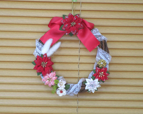 24-1 つまみ細工 籐のクリスマスリース ポインセチア ラメ付き アート