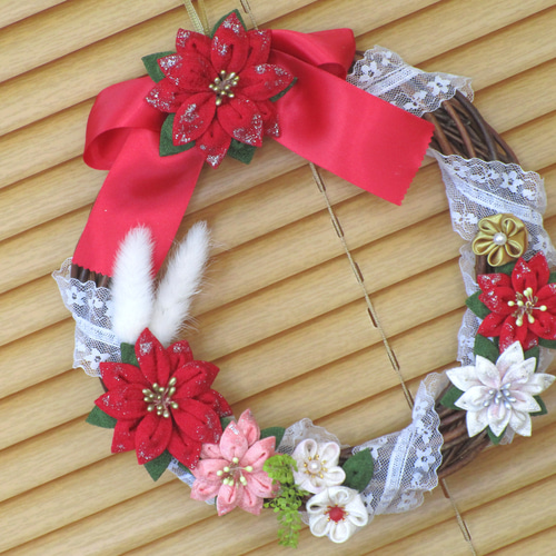 24-1 つまみ細工 籐のクリスマスリース ポインセチア ラメ付き アート