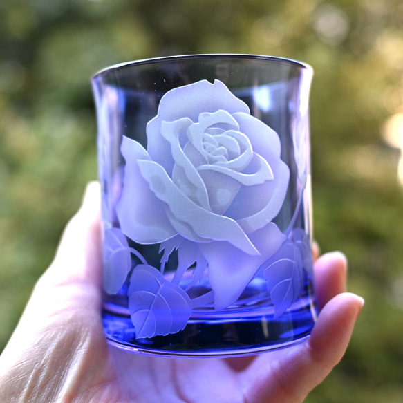 「バラ」薄紫　ロックグラス　サンドブラスト 1枚目の画像