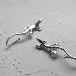 トカゲ ピアス（フック・チェーン） の人気通販｜Creema(クリーマ