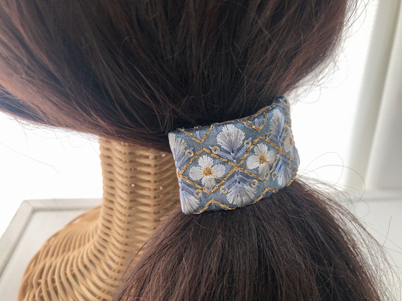 刺繍リボンの髪飾り オリエンタルモザイク シルバーブルー 5枚目の画像