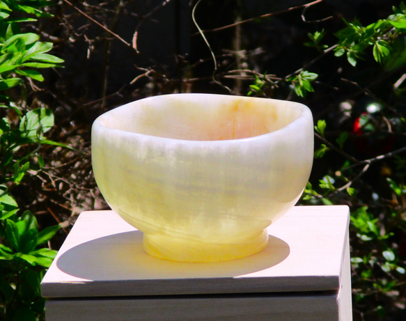 石の器　抹茶茶碗　『小春日和』　オニックスを使った希少な石の器　石の彫刻家による手作りの作品 5枚目の画像