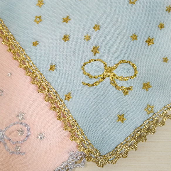 《クリスマスギフト》きらきらお星さまのミニガーゼハンカチ　15cmサイズ　○リボン刺繍　ミニタオル　ミニハンカチ 6枚目の画像