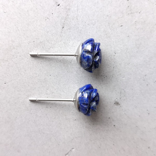 再入荷】8mmラピスラズリ 薔薇の彫刻ピアス／ノンホールピアス