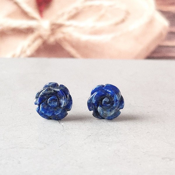再入荷】8mmラピスラズリ 薔薇の彫刻ピアス／ノンホールピアス