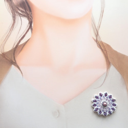 ビーズ刺繍ブローチ（紫/パープル/お花のブローチ/マグネットブローチ） 3枚目の画像
