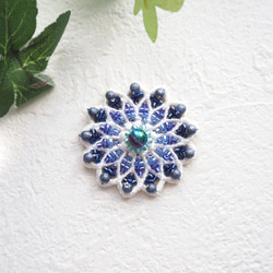 ビーズ刺繍ブローチ（青/ブルー/お花のブローチ/マグネットブローチ） 2枚目の画像