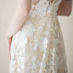 フラワーレースがフェミニンな店舗で１番人気のウエディングドレス Allure A-Line(アリュールAライン)ドレス 6枚目の画像