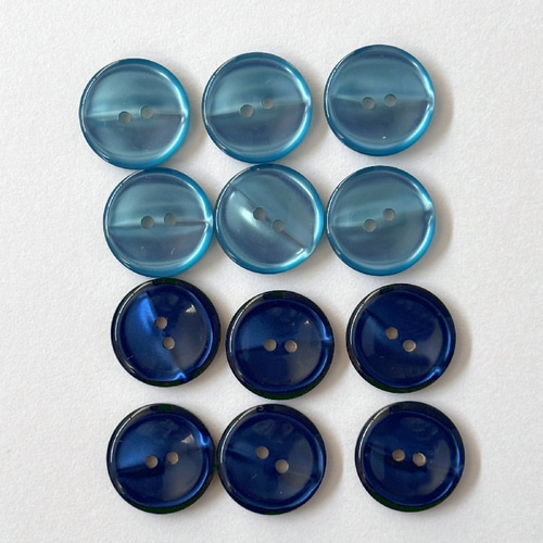 青色樹脂製円形チャーム Cramp by 池之端銀革店 | コイン&キーホルダー【Cr-168】