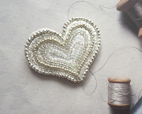 小林モーコ ハート型ビーズブローチ maison des perles｜メゾン・デ