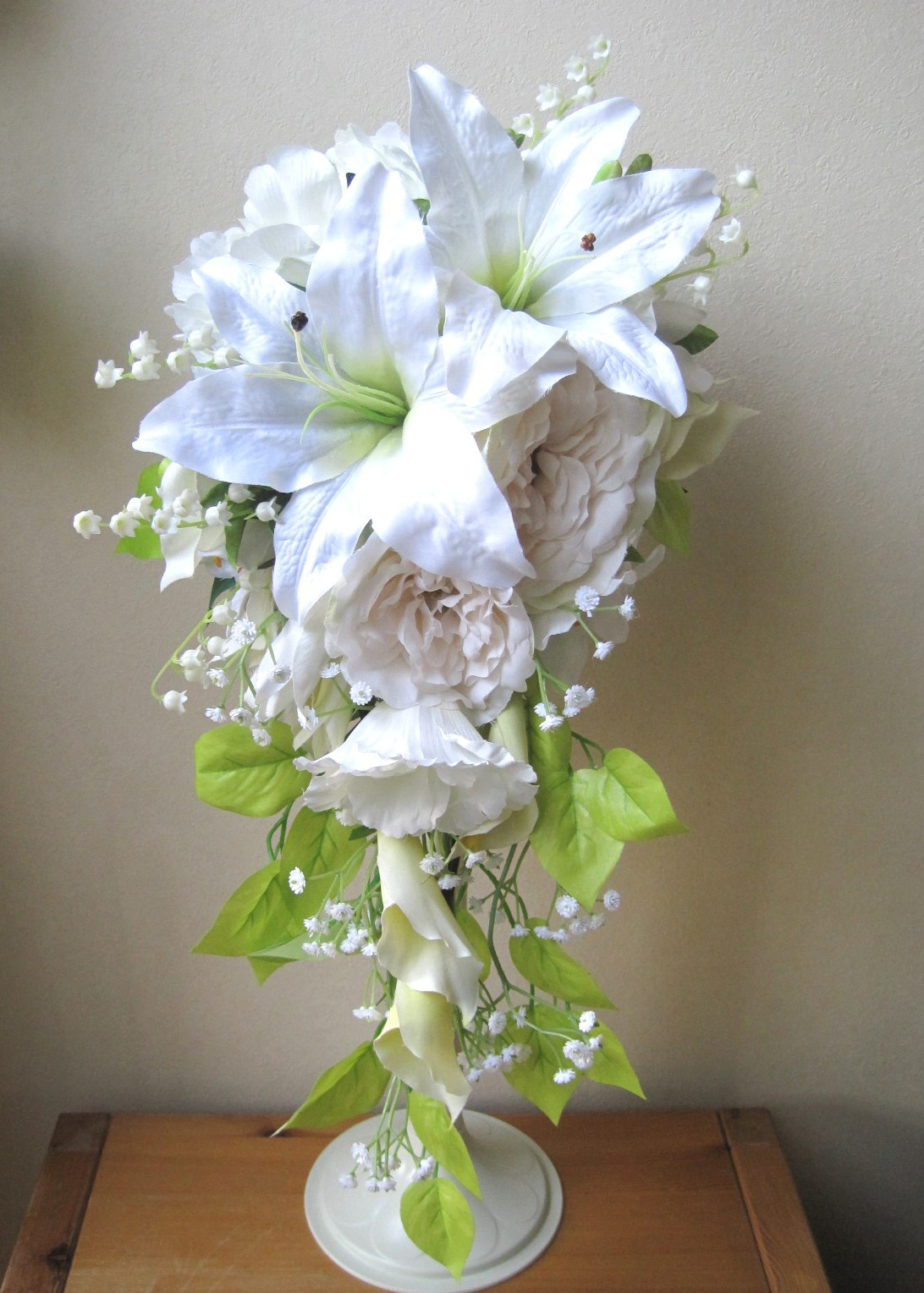 カサブランカのキャスケードブーケ♪ブートニア付き♪生花みたいに綺麗な造花です♪高品質なのに安い