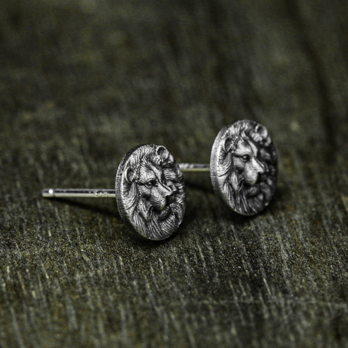 VERSACE ライオンモチーフピアス VERSACE ライオンモチーフピアス VERSACE ライオンモチーフピアス