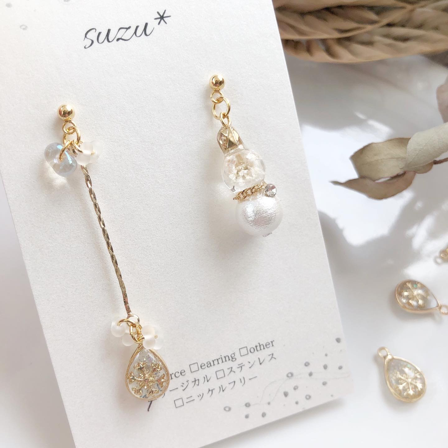 ピアス クリスマス リース 雪だるま 雪の結晶 雪 長め ひねりチャーム