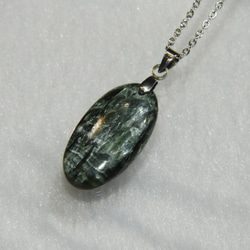 古代の秘宝！時代を超えたアクセサリー！銀化ローマングラスの