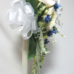 カサブランカと青いお花のキャスケードブーケ♪ブートニア付き♪生花みたいに綺麗な造花です♪高品質なのに安い 17枚目の画像