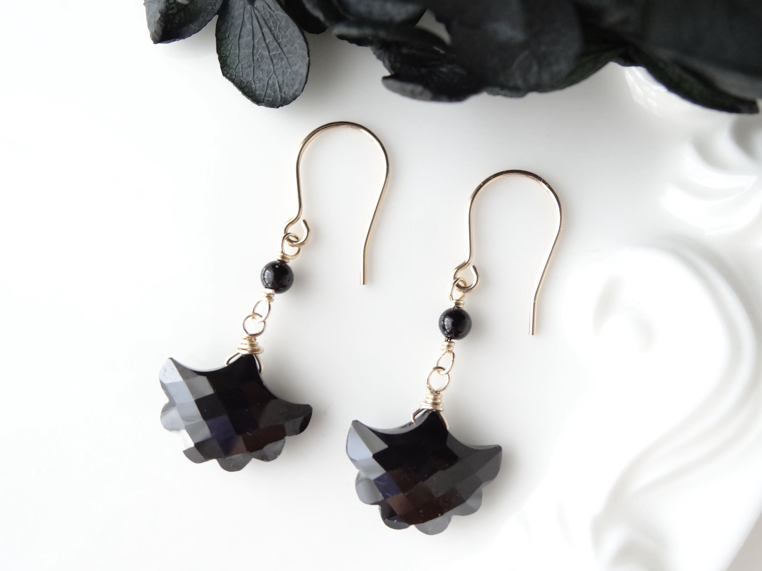 ブラックスピネル＆14KGF・フラワーシルエットA