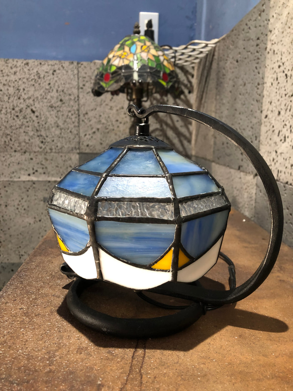 ステンドグラスランプ 