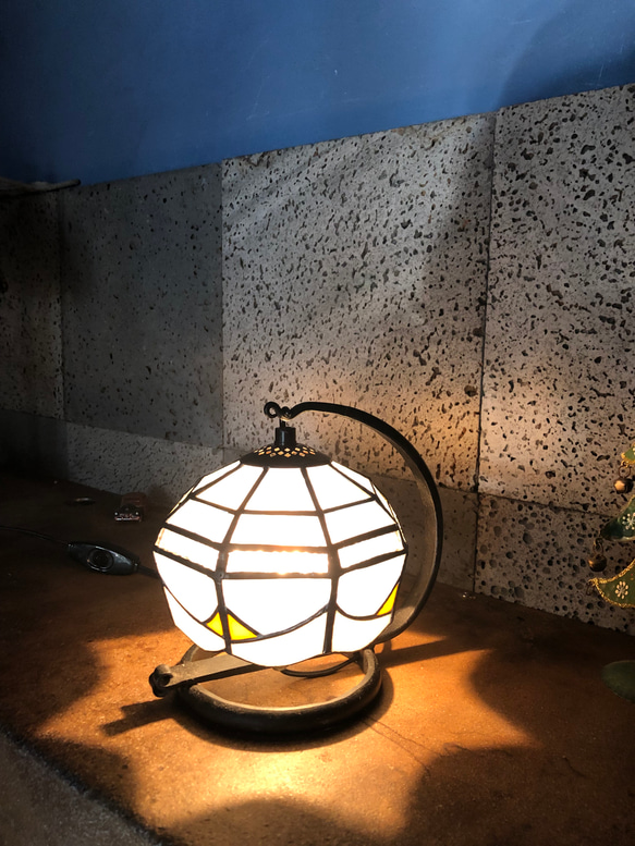 ステンドグラスランプ 