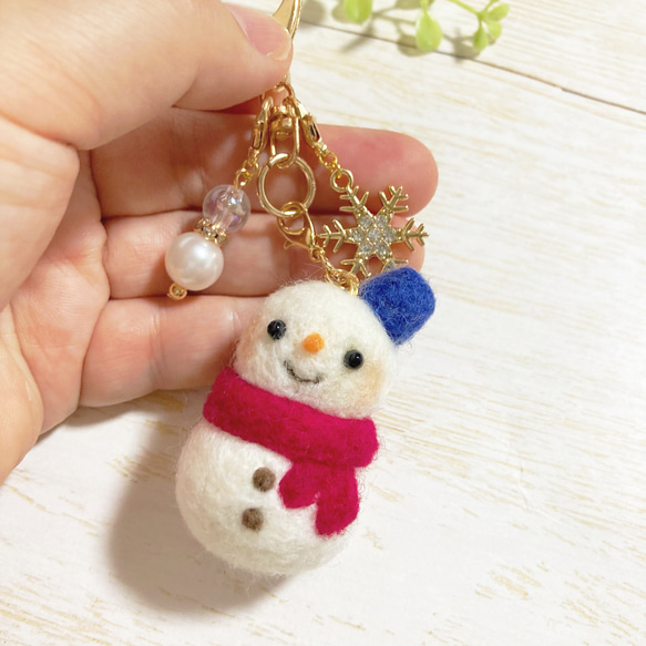 やさしいお顔のにっこりスノーマン 羊毛フェルト 冬の雪だるま ゆきだるま キーホルダー アクセサリー snowman 8枚目の画像