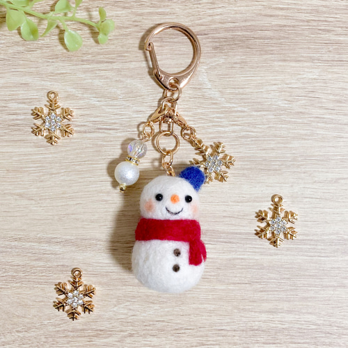 やさしいお顔のにっこりスノーマン 羊毛フェルト 冬の雪だるま やさしいお顔のにっこりスノーマン 羊毛フェルト 冬の雪だるま