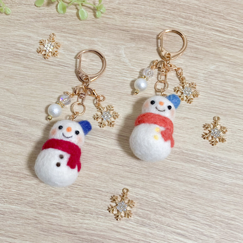 【期間限定お試し価格】 やさしいお顔のにっこりスノーマン 羊毛フェルト 冬の雪だるま イヤリング・ノンホールピアス
