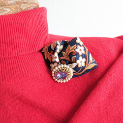 インド刺繍リボンと貴和クリスタルのブローチ　スワロ☆　ビーズ刺繍がおしゃれ 10枚目の画像