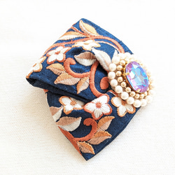 インド刺繍リボンと貴和クリスタルのブローチ　スワロ☆　ビーズ刺繍がおしゃれ 2枚目の画像