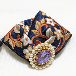 インド刺繍リボンと貴和クリスタルのブローチ　スワロ☆　ビーズ刺繍がおしゃれ 4枚目の画像