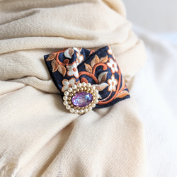 インド刺繍リボンと貴和クリスタルのブローチ　スワロ☆　ビーズ刺繍がおしゃれ 5枚目の画像