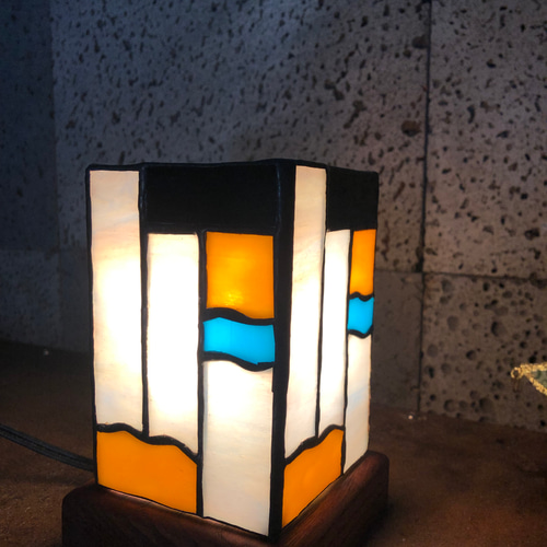 ステンドグラス　スクエアランプ(８) ステンドグラス ランプ（スクエア） スタンドライト・テーブル