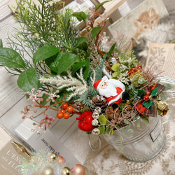 【送料無料】〜よっこらしょ♪森に到着♡サンタさん〜造花アレンジメント　フェイクグリーン　クリスマスインテリア　置物 3枚目の画像