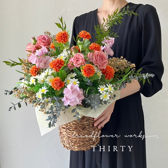 花が苦手でも喜んでもらえる！お祝いアレンジメント〈マリーゴールド〉開店祝い 結婚祝い 還暦祝い 秋 秋アレンジ 結婚祝い 還暦祝い