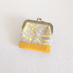 （再販・¥5500）ミナペルホネン jungle relief(yellow) シンプルがま口二つ折り財布 2枚目の画像