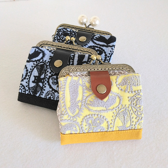 （再販・¥5500）ミナペルホネン jungle relief(yellow) シンプルがま口二つ折り財布 3枚目の画像