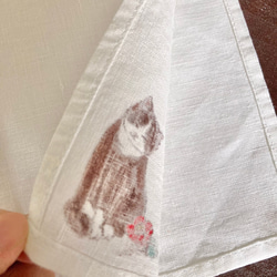 【再販】『椿と猫』の手描きリネンハンカチオフホワイト 9枚目の画像