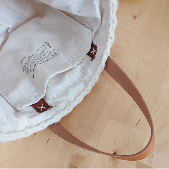 木の葉模様の毛糸のバッグ(ホワイト) 5枚目の画像