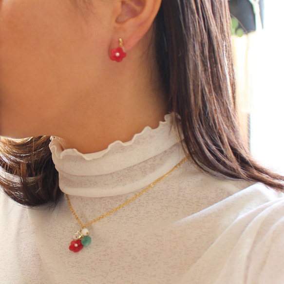 梅花樹脂非穿孔耳環（耳環）【日本製造】Flower/Flower/Red 第2張的照片