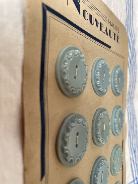 【フランス vintage 1930’s ボタン】 ☆ エッグシェルブルー ☆フランス製ヴィンテージボタン 3枚目の画像