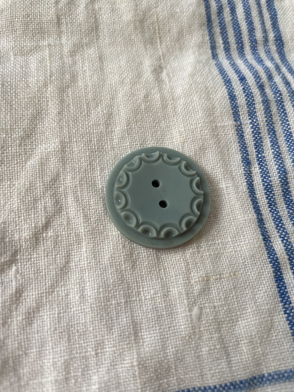 【フランス vintage 1930’s ボタン】 ☆ エッグシェルブルー ☆フランス製ヴィンテージボタン 5枚目の画像