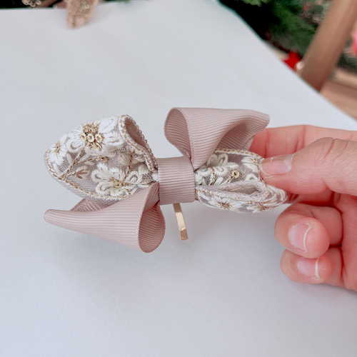 ♡インド刺繍リボン　ポニーフック　ヘアカフ　アイボリーふんわりレース♡ インド刺繍リボン ポニーフック ヘアーフック ヘアカフス ヘア