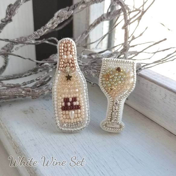 ワインボトルとグラスセット*ビーズ刺繍ブローチ 1枚目の画像