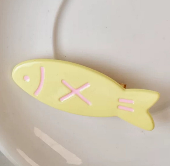 カラフル 魚 デザイン ヘアクリップ 5色　選べる 前髪用　クリップ　韓国雑貨　かわいい 5枚目の画像