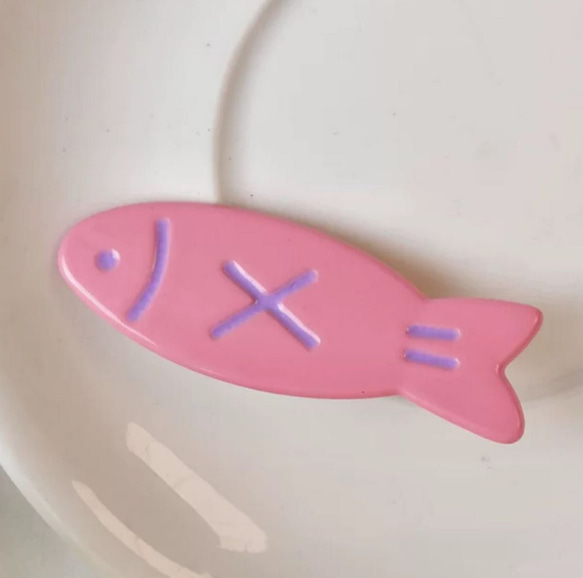 カラフル 魚 デザイン ヘアクリップ 5色　選べる 前髪用　クリップ　韓国雑貨　かわいい 3枚目の画像