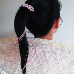 【白・赤・グレーピンク】チェーンの輝きがクールなポニーテール髪飾り〈めぐるめぐる〉　成人式・結婚式に_和モダン水引 10枚目の画像