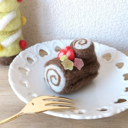 クリスマスケーキ　ブッシュドノエル　羊毛フェルト　置物　クリスマス　プチギフト 4枚目の画像