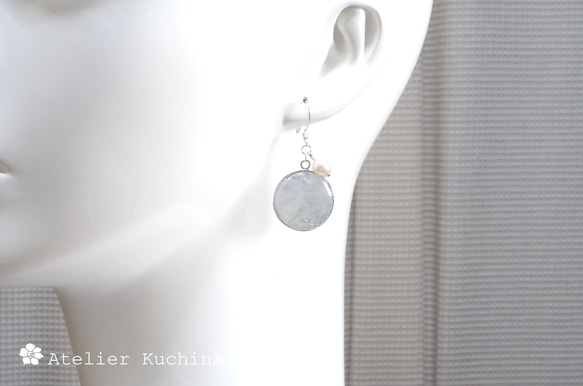 樹脂藝術漢白玉淡水珍珠圓形耳環&lt;冬霧&gt; 第5張的照片