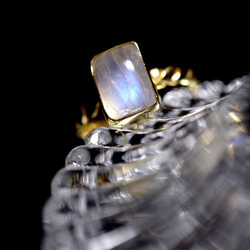 ☆新作☆『ロイヤルブルームーンストーン』の世界でひとつの天然石  