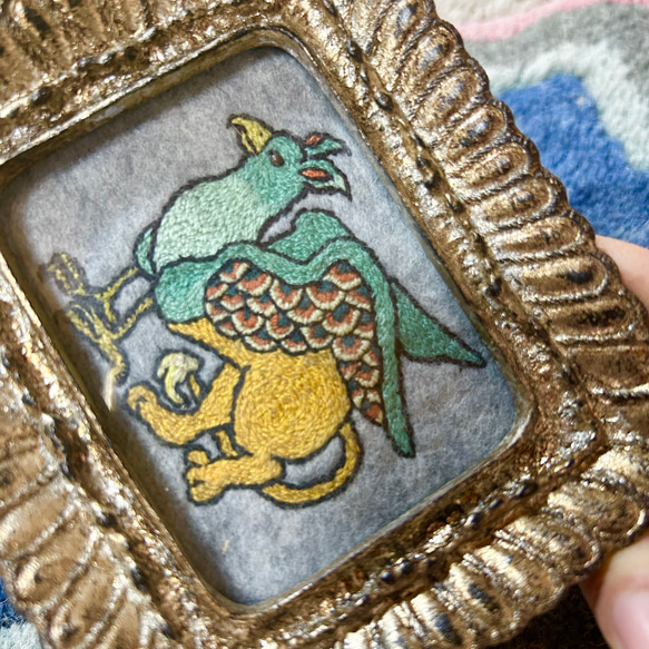 【刺繍+額縁】キメラシリーズ〈グリフォン〉 4枚目の画像