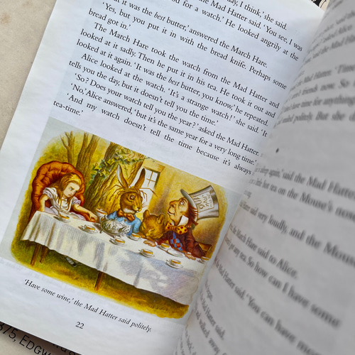 英国で出会った♪ 「不思議の国のアリス/Alice In Wonderland」ジョン