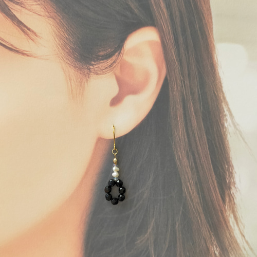 #355ブラックオニキス×淡水パールフックピアス／イヤリング変更可　ハンドメイド オニキス・淡水パールの小ぶりな天然石ピアス（イヤリング） *6